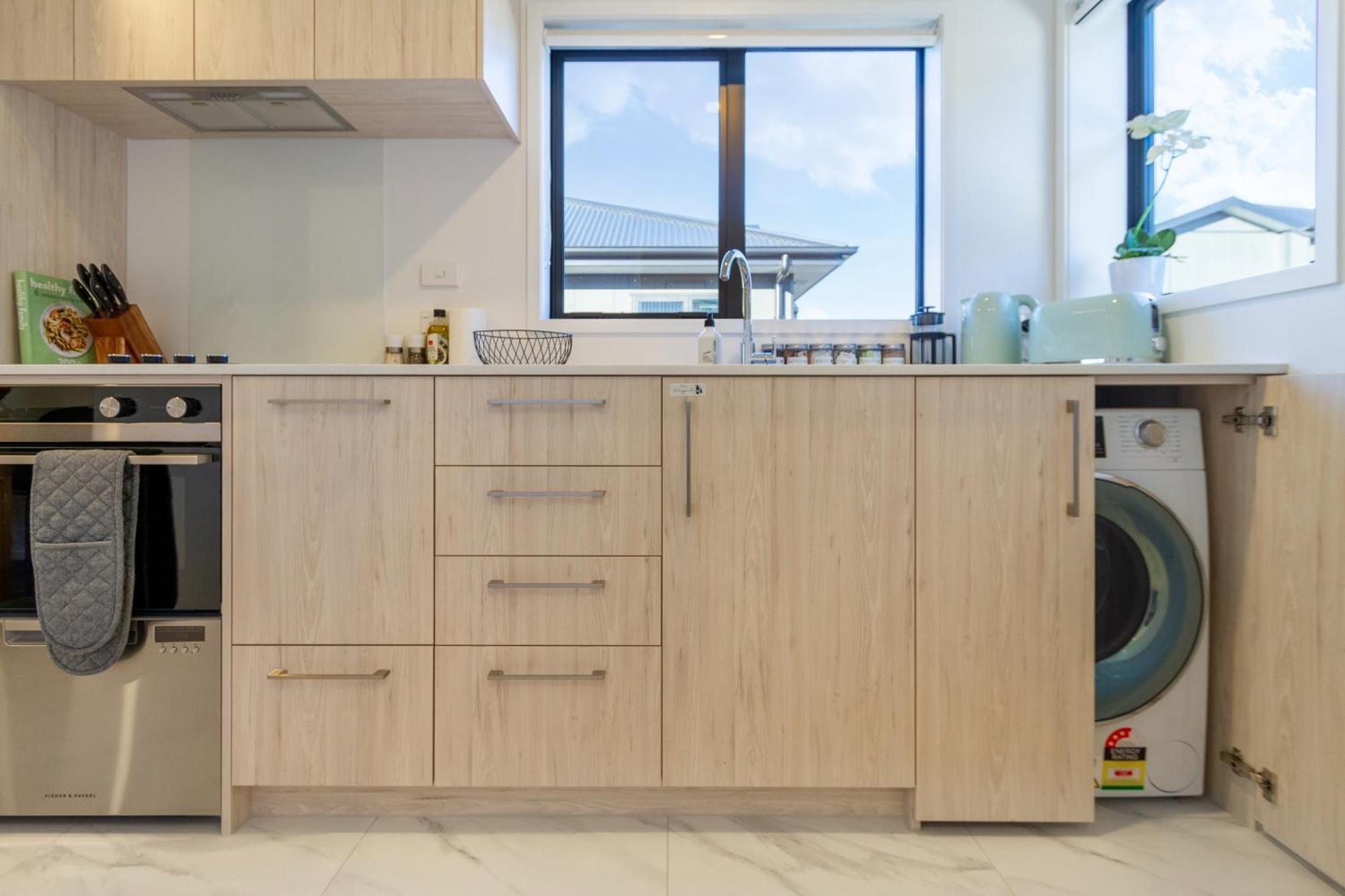 Luxury Studio With Balcony - Close To Supermarket Christchurch Luaran gambar