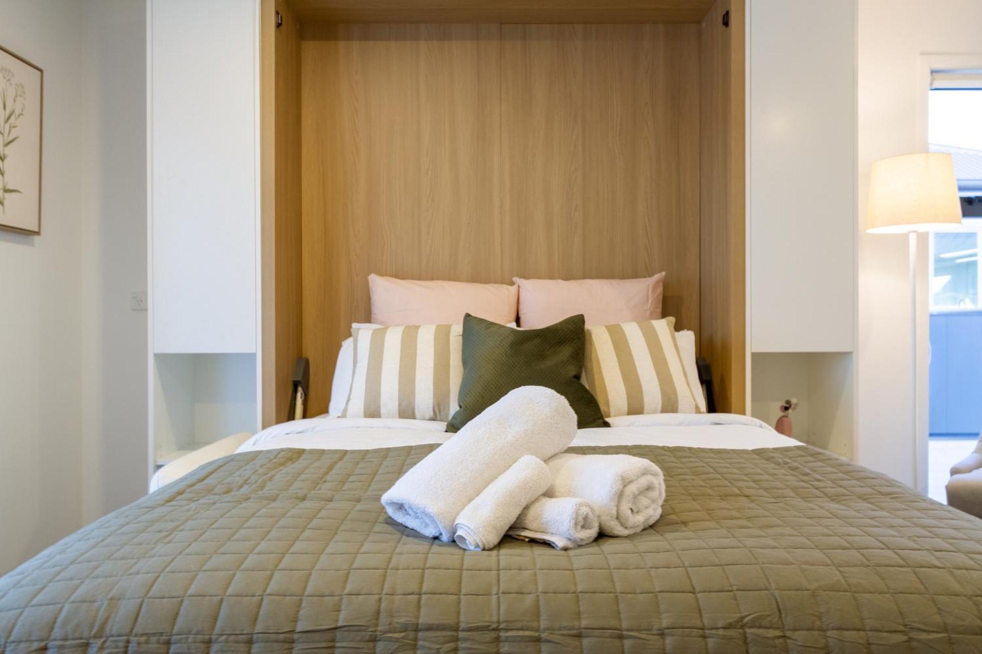 Luxury Studio With Balcony - Close To Supermarket Christchurch Luaran gambar